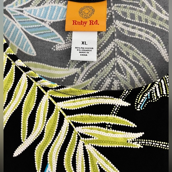 🌟🌟 EUC Ruby Rd. Top! - Picture 3 of 5